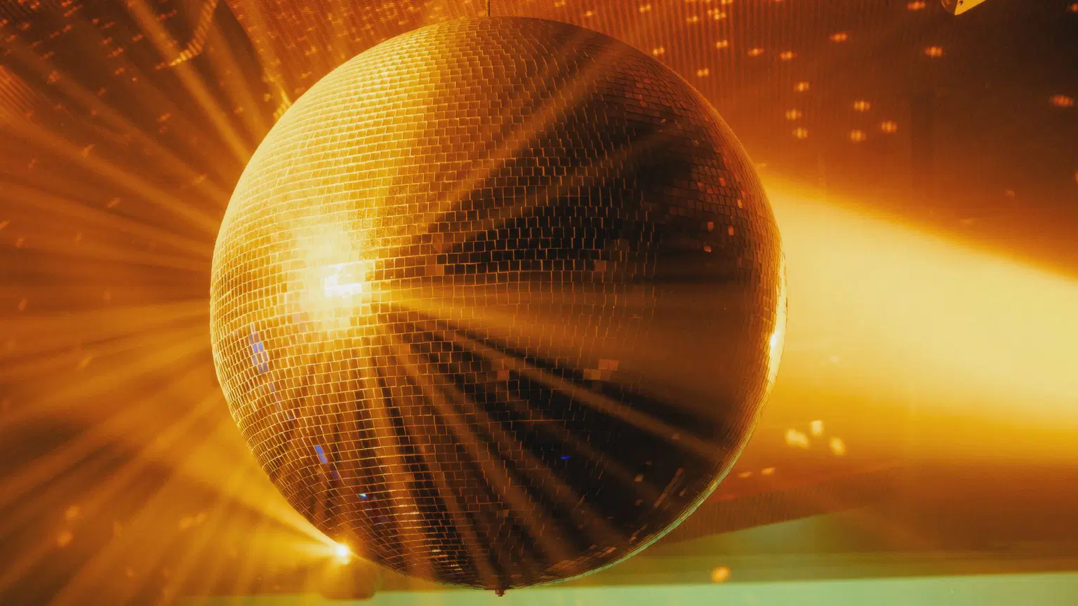 klymax-discotheque-disco-ball