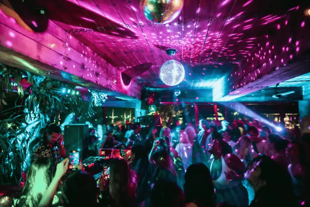 Night Moves ft. Benny Salvador & Abandon Radio